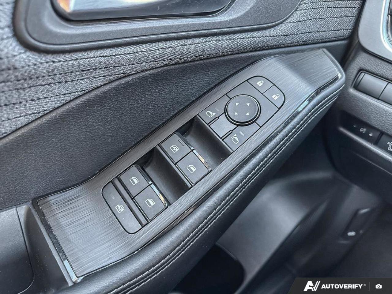 2023 Nissan Rogue SV Photo