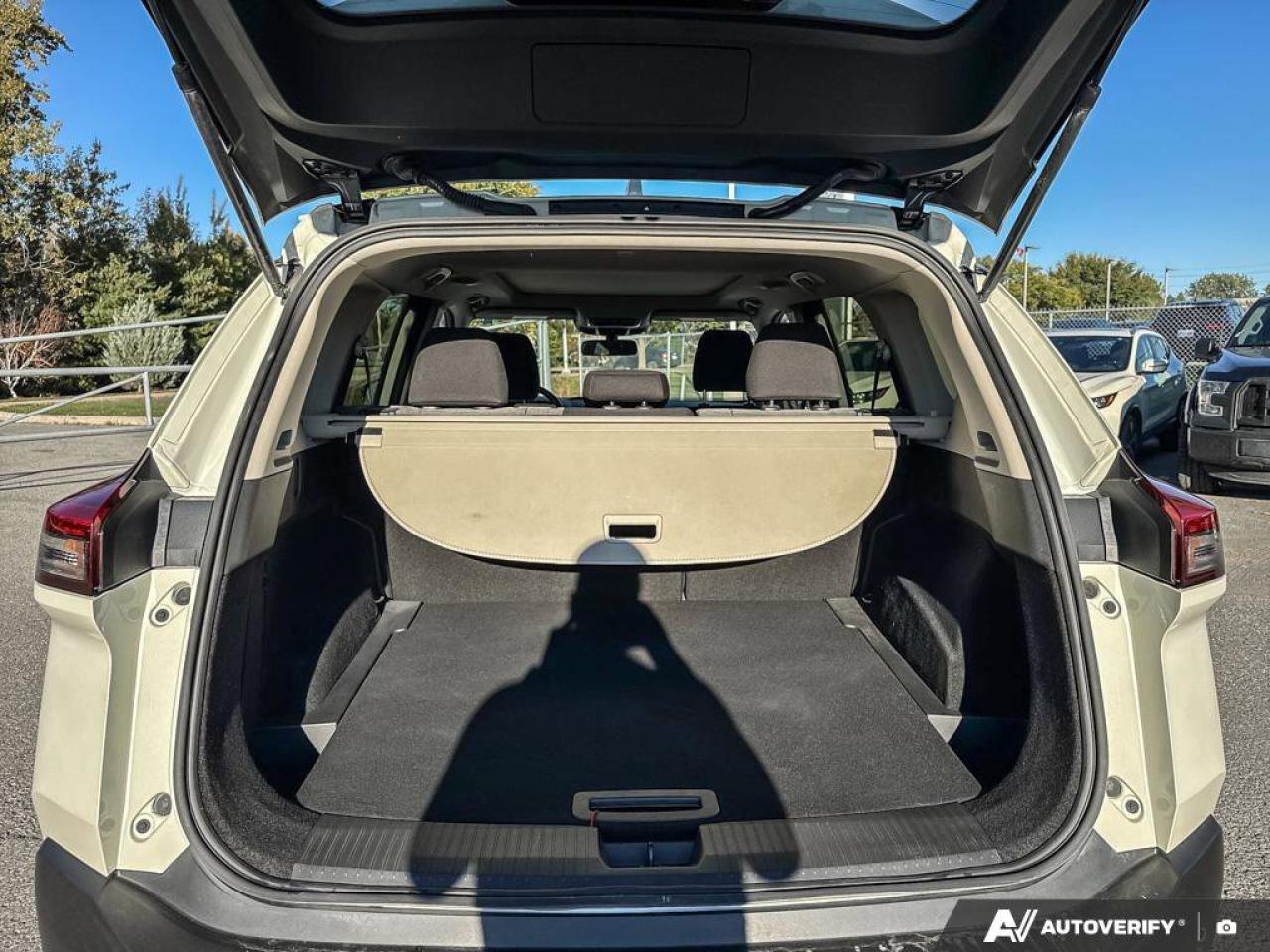 2023 Nissan Rogue SV Photo