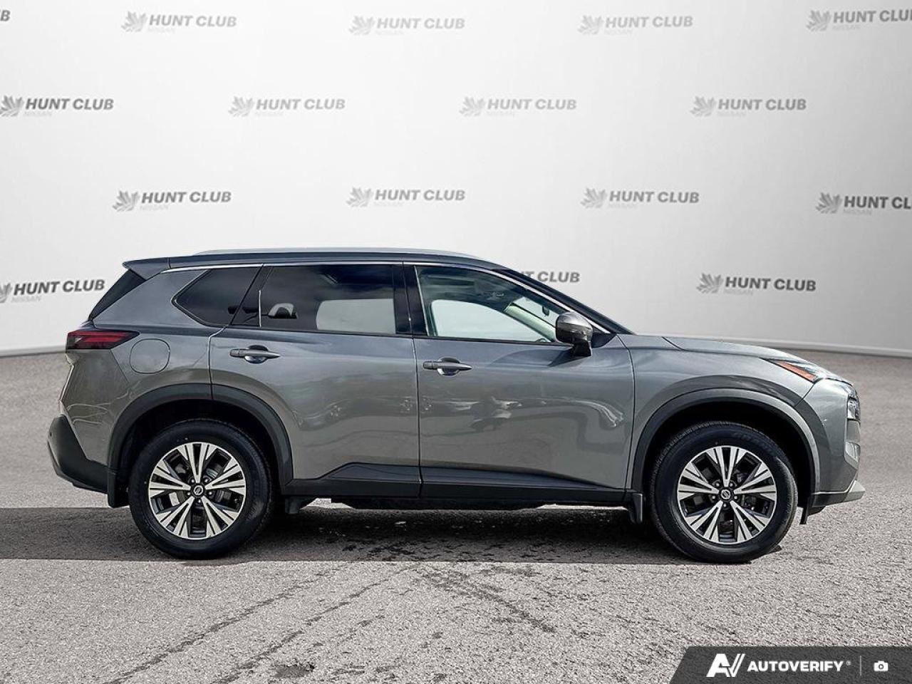 2021 Nissan Rogue SV Photo