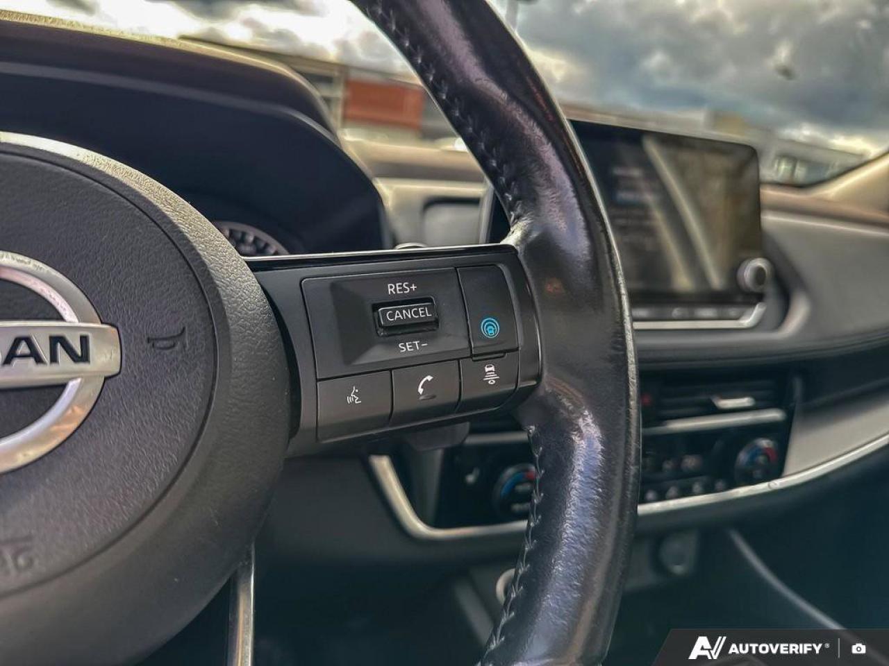 2021 Nissan Rogue SV Photo