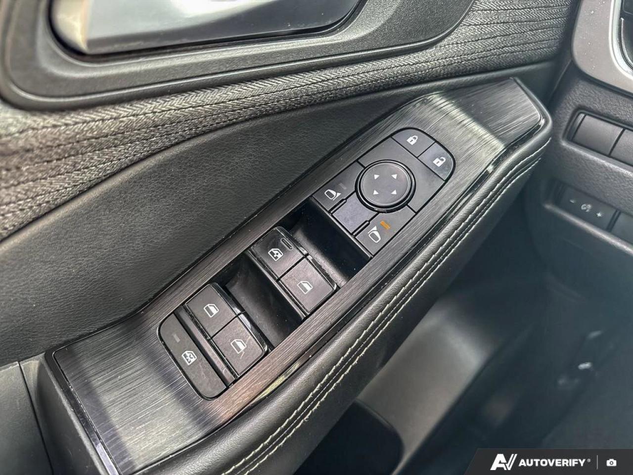 2021 Nissan Rogue SV Photo