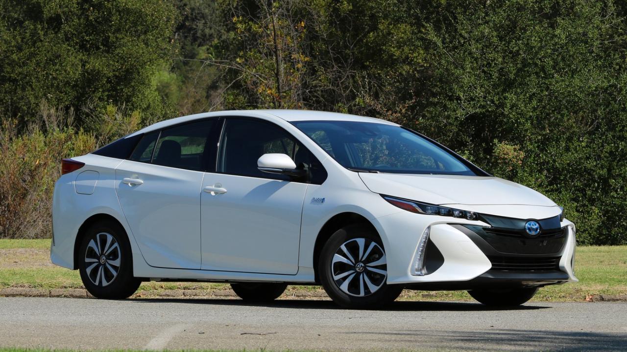 2017 Toyota Prius Prime 5dr HB Photo0