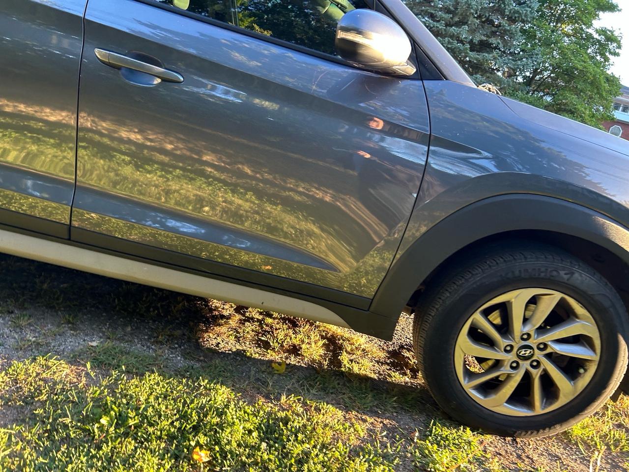 2017 Hyundai Tucson FWD 4dr 2.0L Premium Photo3