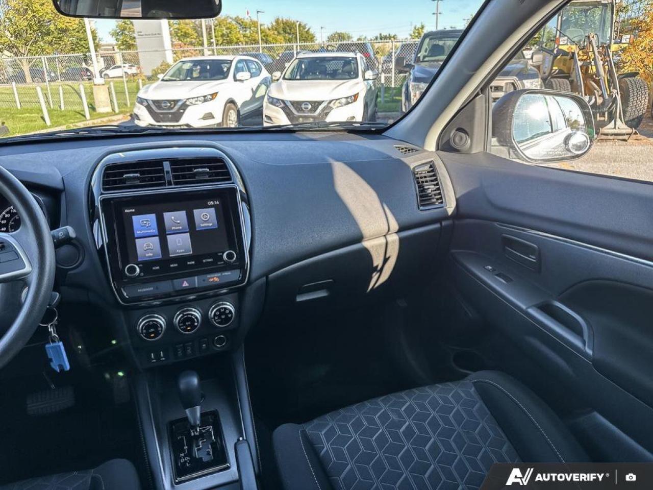 2023 Mitsubishi RVR ES Photo