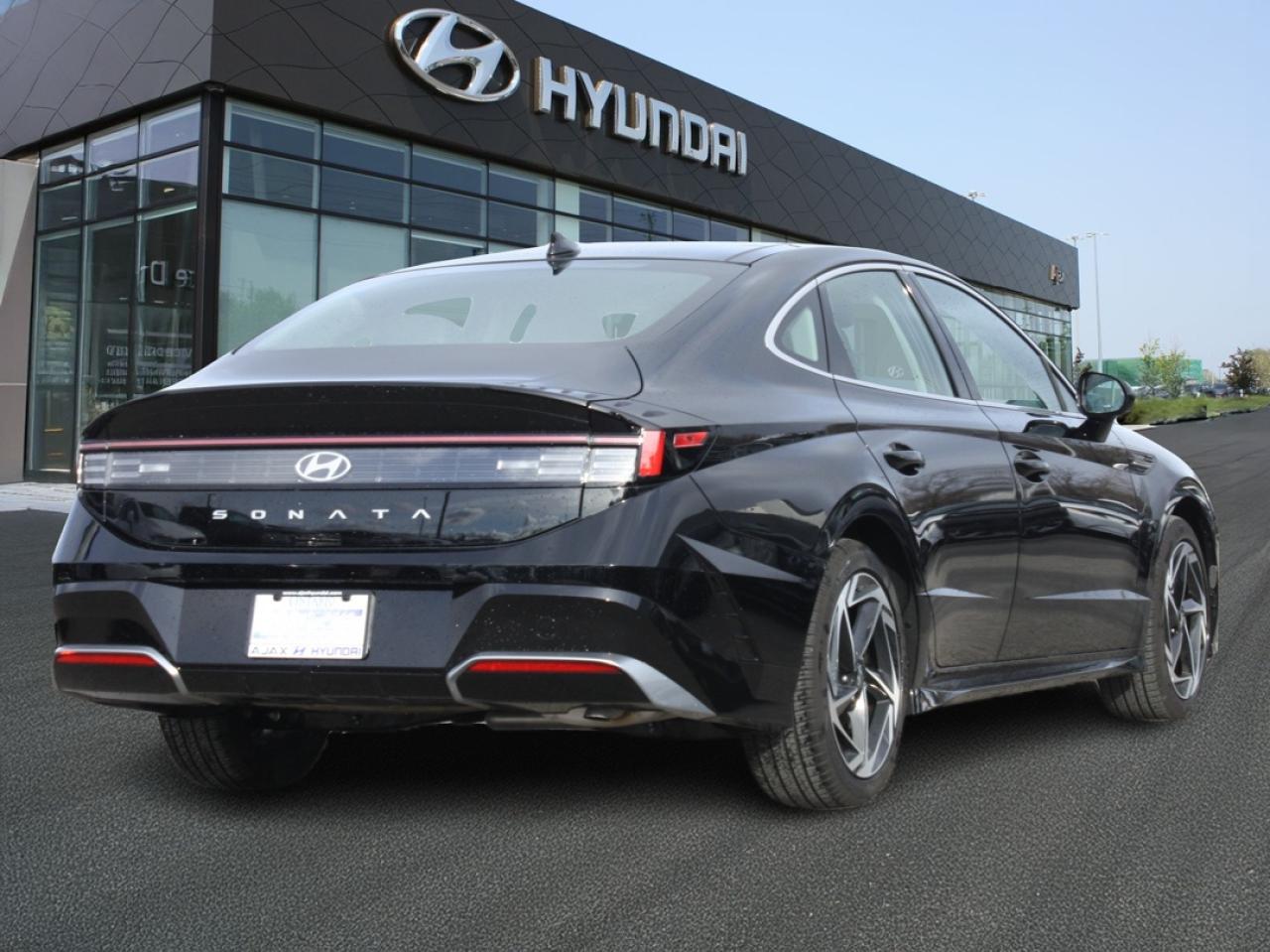 2025 Hyundai Sonata Preferred-Trend Demo/Bose Audio / Nav / Win Tires Photo