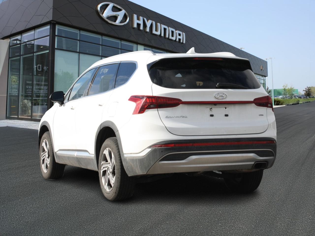 2023 Hyundai Santa Fe Preferred AWD / Heated Seats / Blind Spot / Camera Photo