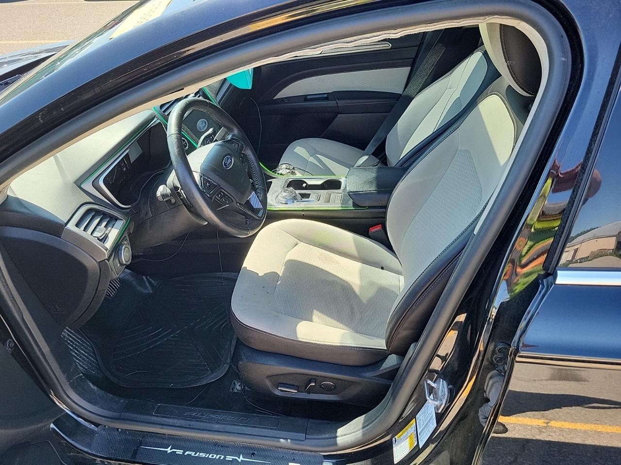2019 Ford Fusion SE FWD Photo4