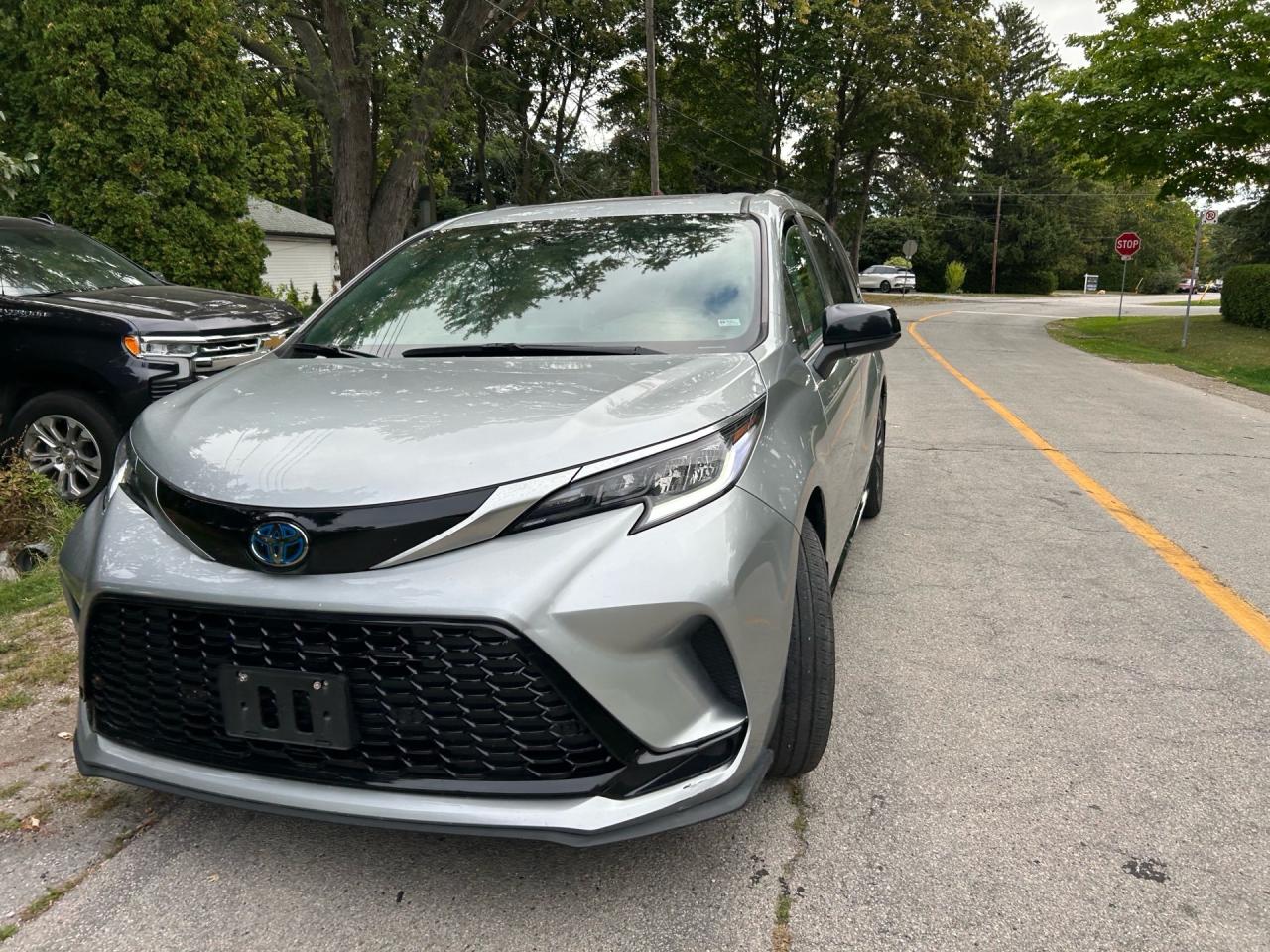 2022 Toyota Sienna LE 8-Passenger FWD Photo3