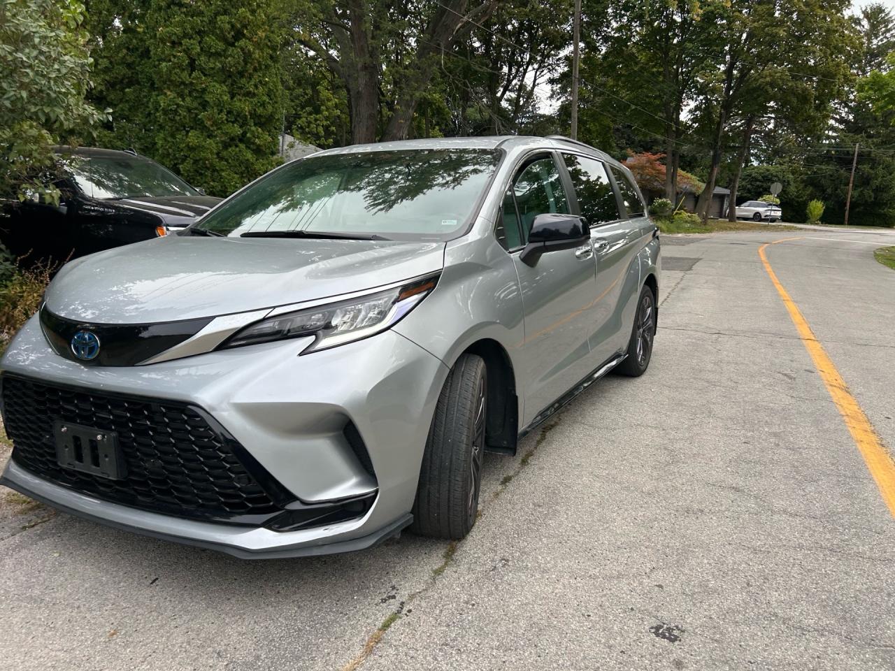 2022 Toyota Sienna LE 8-Passenger FWD Photo4