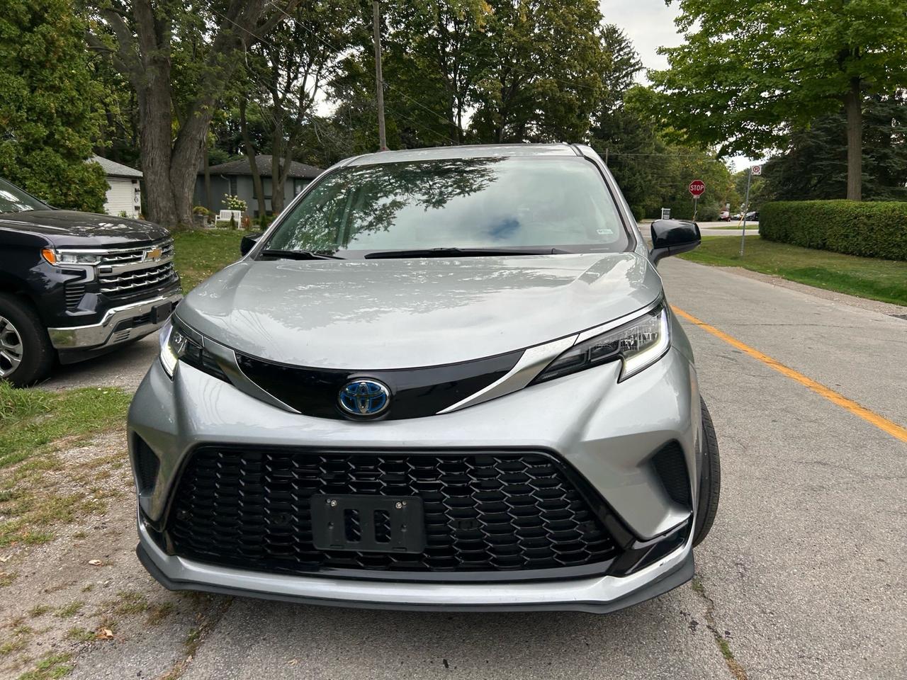 2022 Toyota Sienna LE 8-Passenger FWD Photo