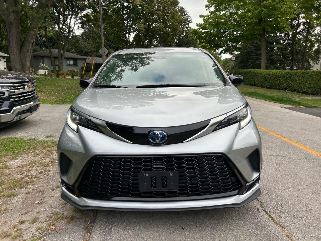 2022 Toyota Sienna LE 8-Passenger FWD Photo