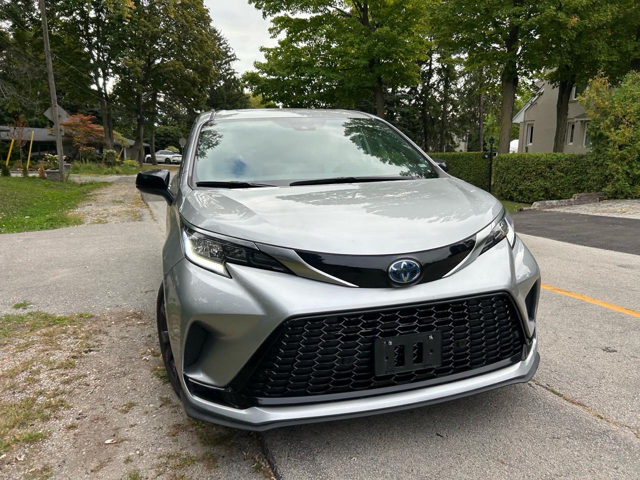 2022 Toyota Sienna LE 8-Passenger FWD Photo