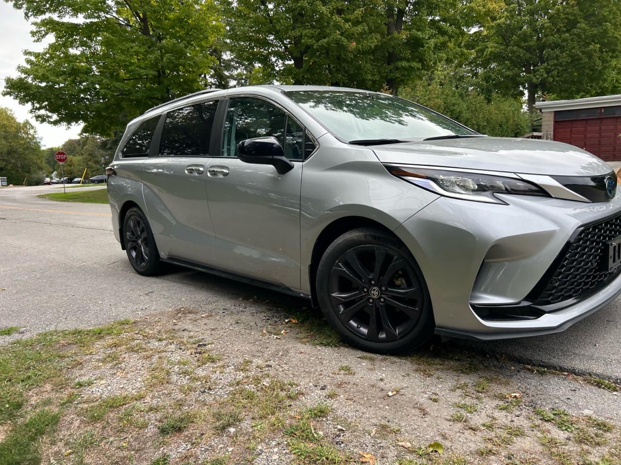2022 Toyota Sienna LE 8-Passenger FWD Photo