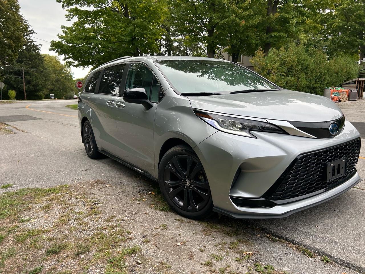 2022 Toyota Sienna LE 8-Passenger FWD Photo