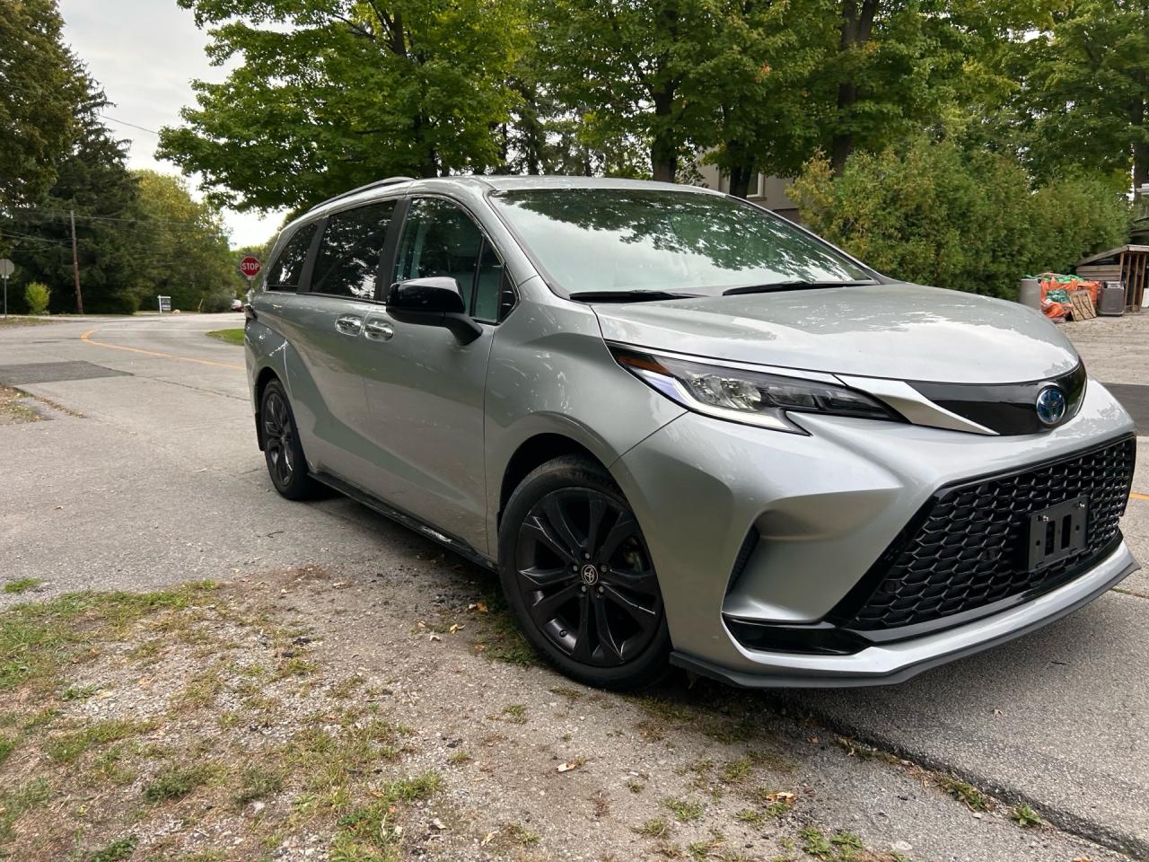 2022 Toyota Sienna LE 8-Passenger FWD Photo