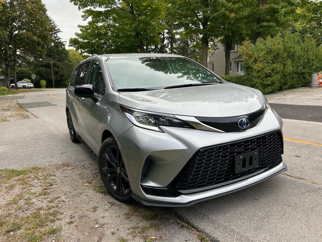 2022 Toyota Sienna LE 8-Passenger FWD Photo