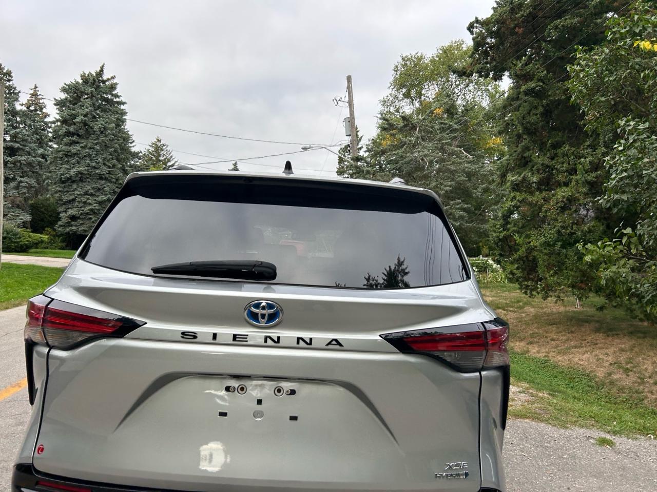 2022 Toyota Sienna LE 8-Passenger FWD Photo