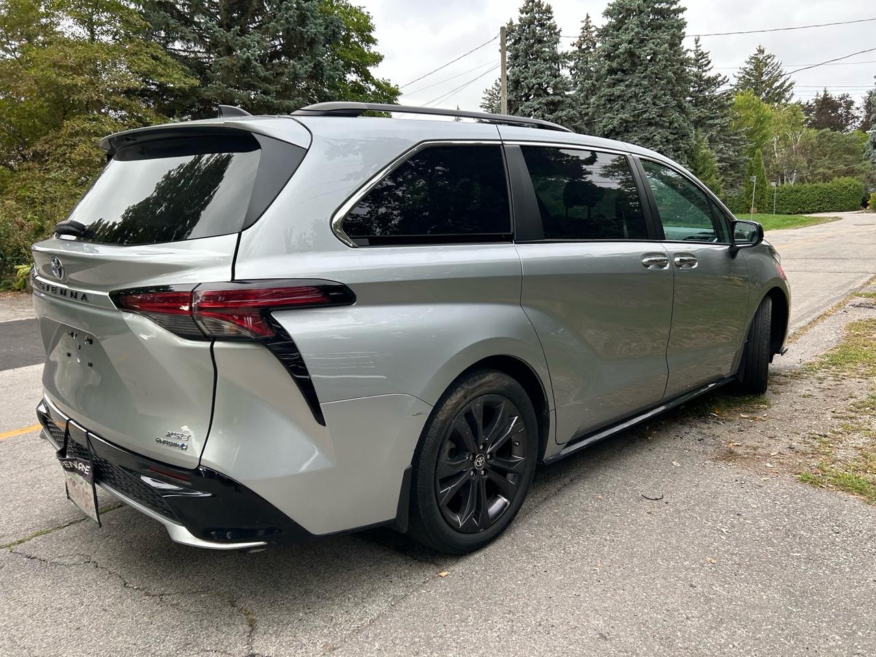2022 Toyota Sienna LE 8-Passenger FWD Photo