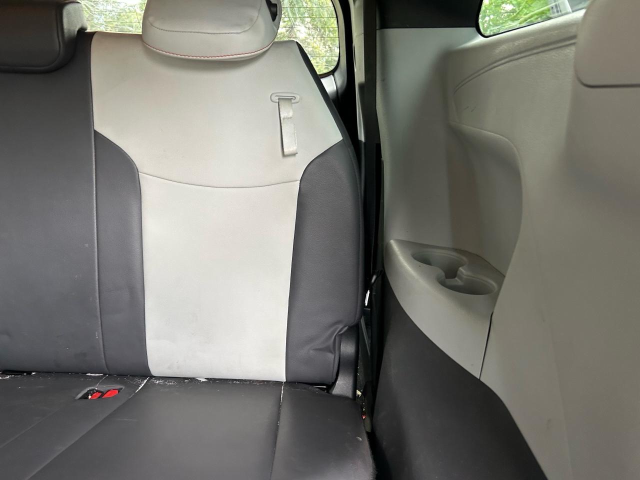 2022 Toyota Sienna LE 8-Passenger FWD Photo
