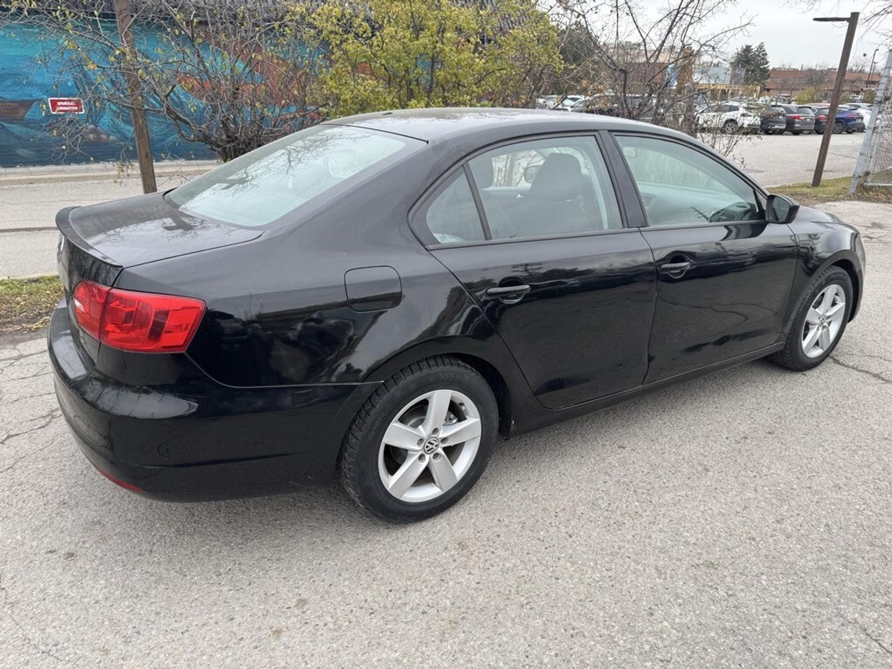 2013 Volkswagen Jetta Sedan Jetta Sedan 4dr Man Base Photo4