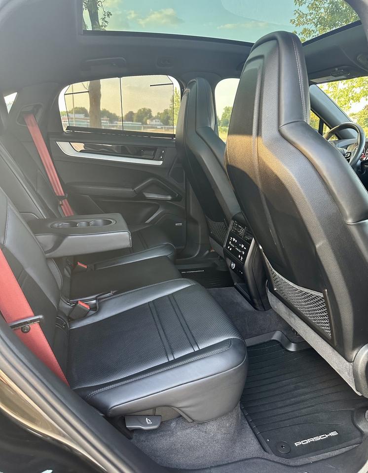 2024 Porsche Cayenne S COUPE PREM PLUS SPORTS CHRONO WARRNTY FINANCING Photo