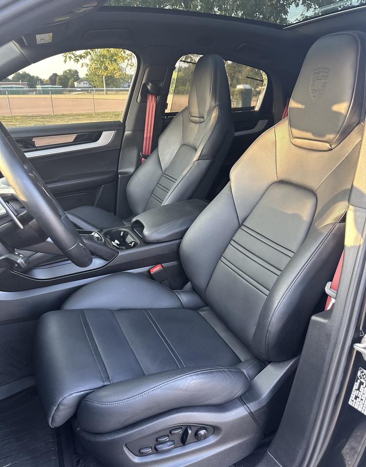 2024 Porsche Cayenne S COUPE PREM PLUS SPORTS CHRONO WARRNTY FINANCING Photo