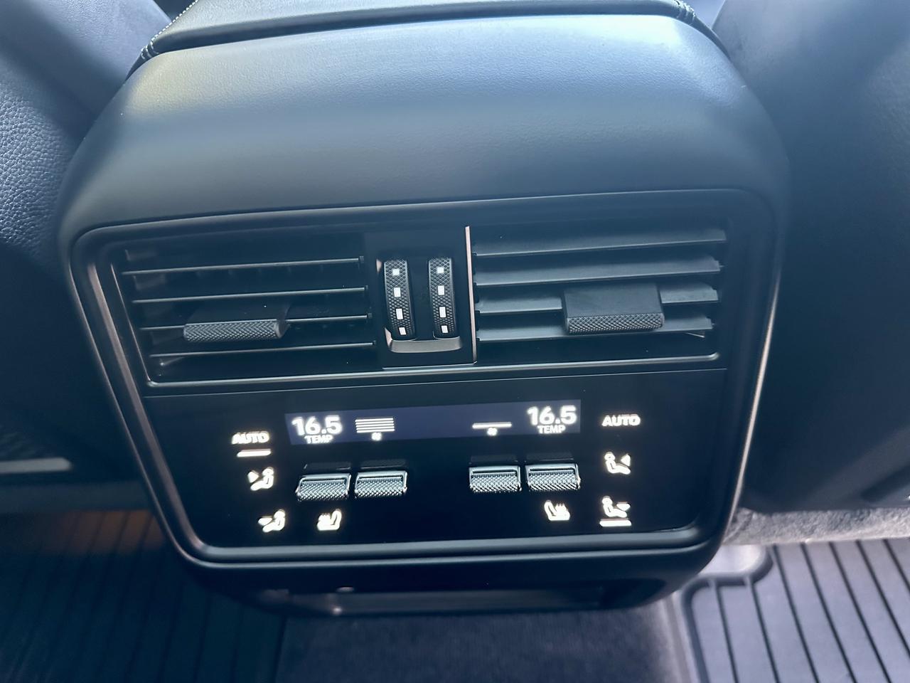 2024 Porsche Cayenne S COUPE PREM PLUS SPORTS CHRONO WARRNTY FINANCING Photo