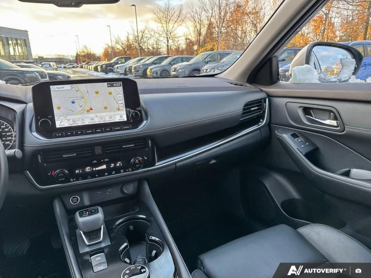 2023 Nissan Rogue SL Photo