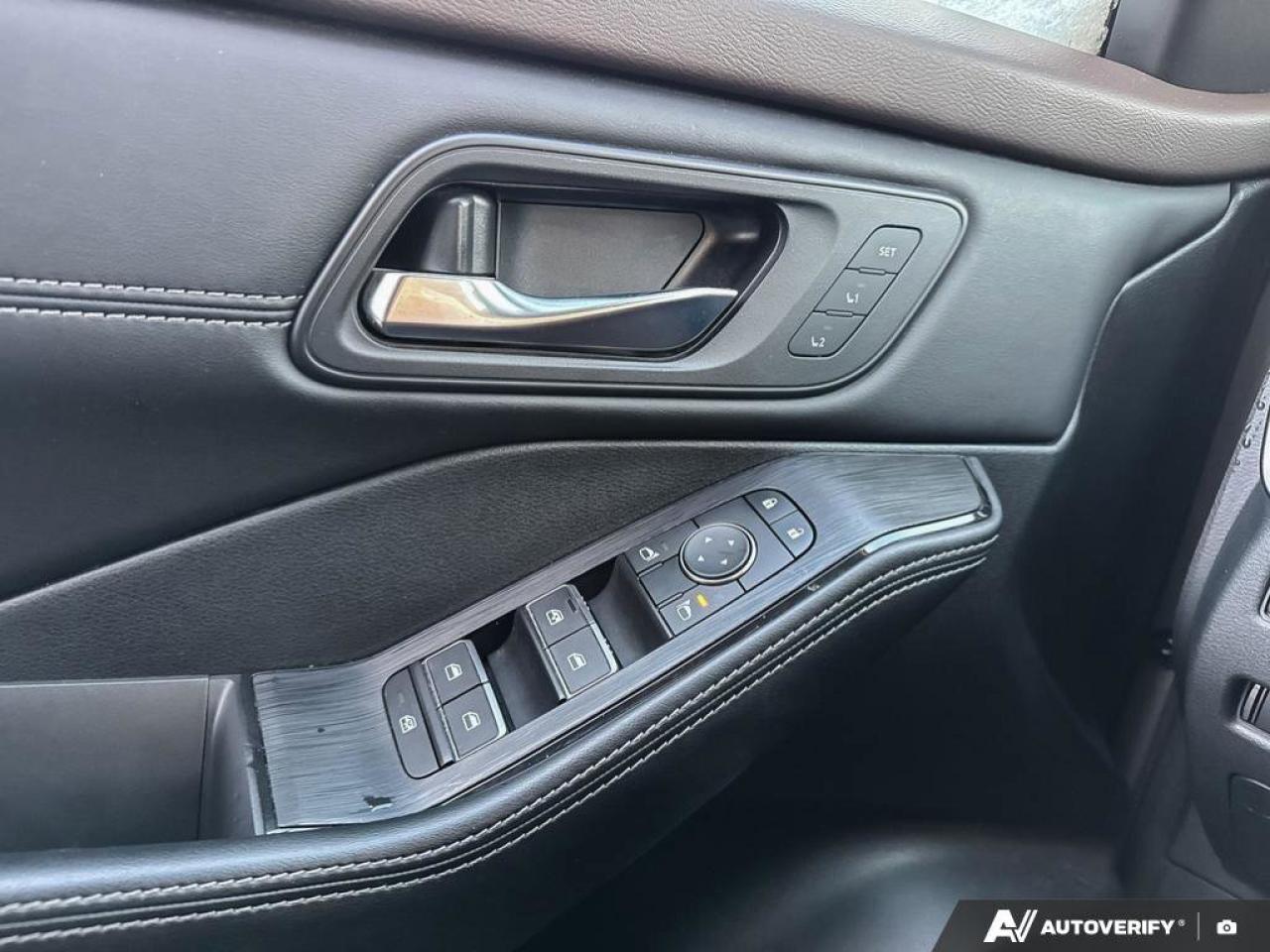 2023 Nissan Rogue SL Photo