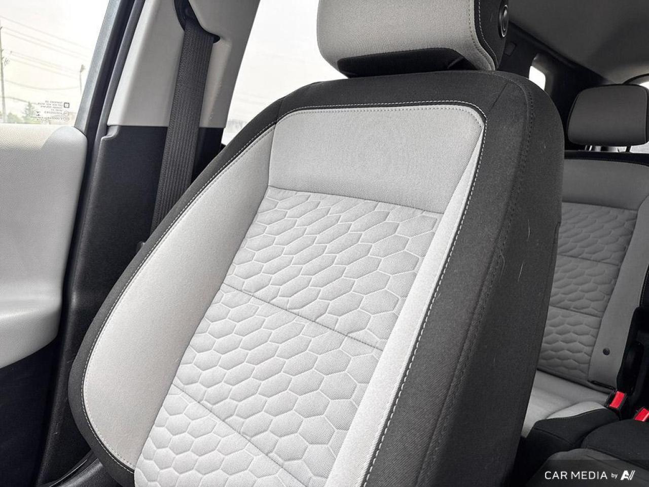 2019 Chevrolet Equinox LS BACKUP CAM   BLUETOOTH   HTD SEATS   KEYLESS EN Photo