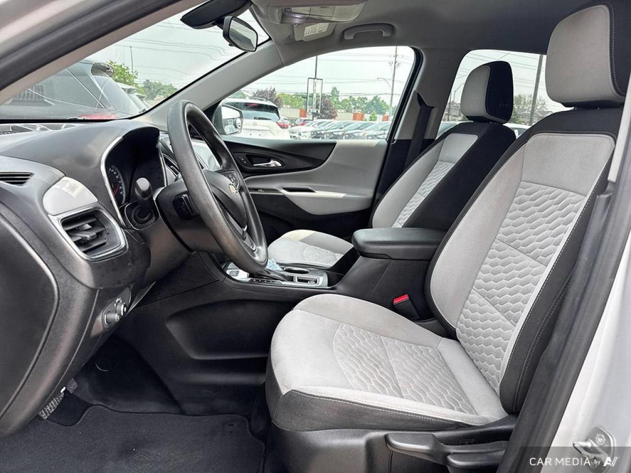 2019 Chevrolet Equinox LS BACKUP CAM   BLUETOOTH   HTD SEATS   KEYLESS EN Photo