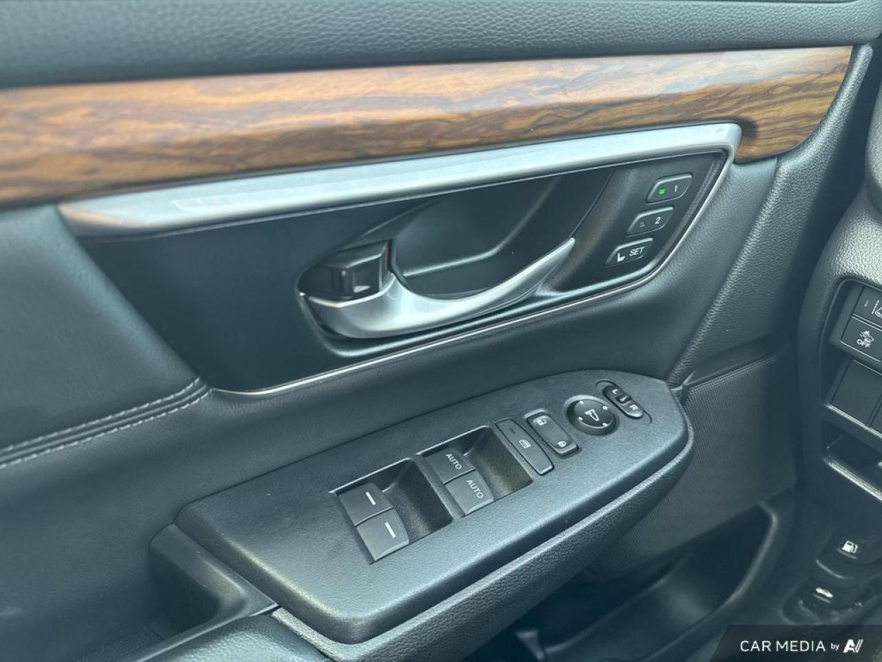 2019 Honda CR-V Touring BACKUP CAM   BLUETOOTH   HTD SEATS   KEYLE Photo