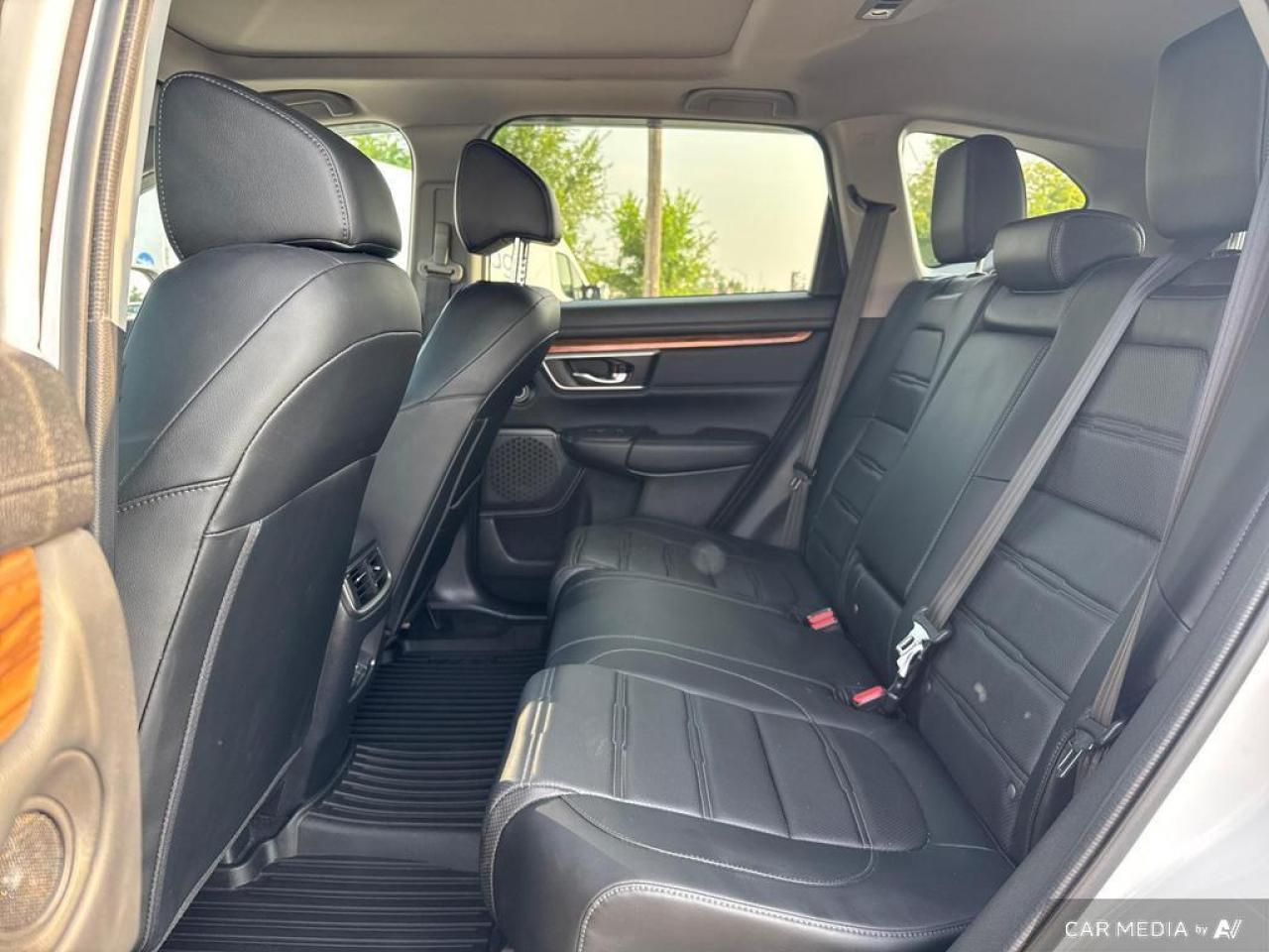 2019 Honda CR-V Touring BACKUP CAM   BLUETOOTH   HTD SEATS   KEYLE Photo