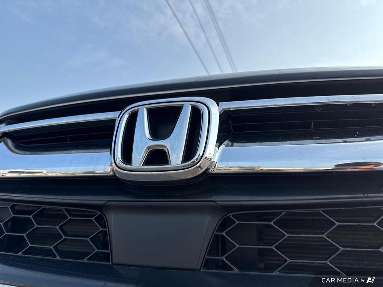 2019 Honda CR-V Touring BACKUP CAM   BLUETOOTH   HTD SEATS   KEYLE Photo