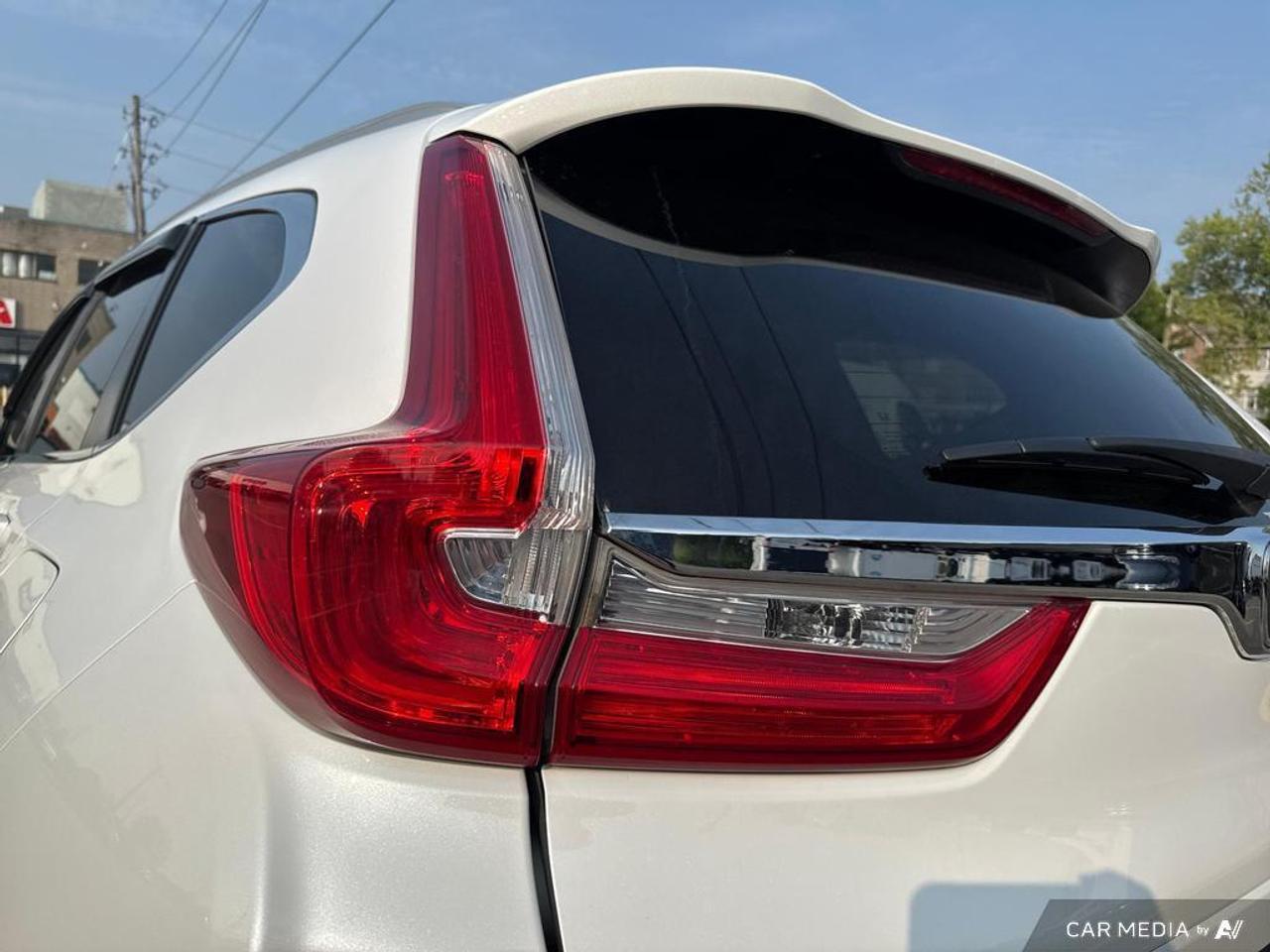 2019 Honda CR-V Touring BACKUP CAM   BLUETOOTH   HTD SEATS   KEYLE Photo