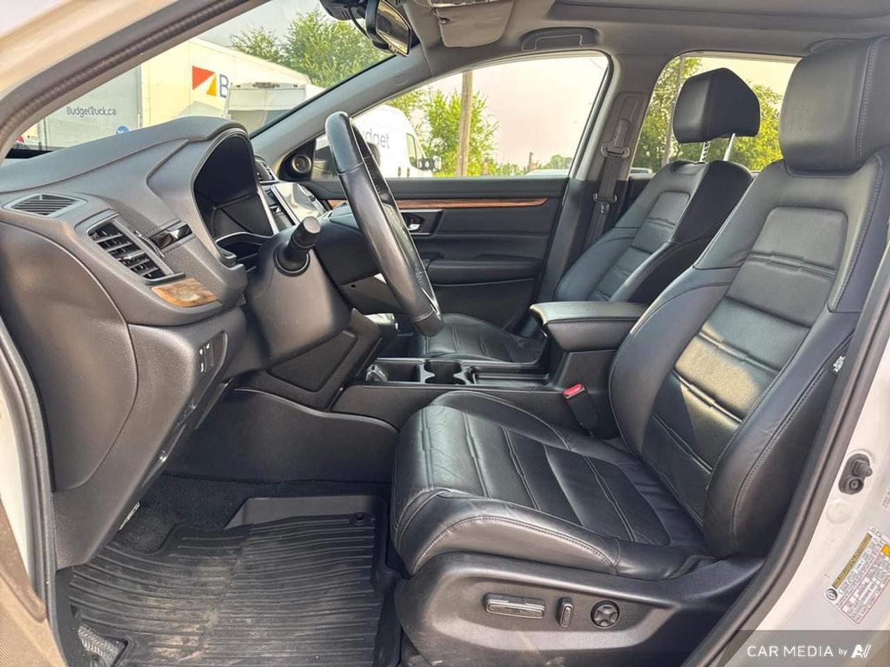 2019 Honda CR-V Touring BACKUP CAM   BLUETOOTH   HTD SEATS   KEYLE Photo