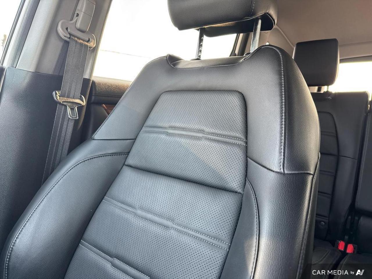 2019 Honda CR-V Touring BACKUP CAM   BLUETOOTH   HTD SEATS   KEYLE Photo