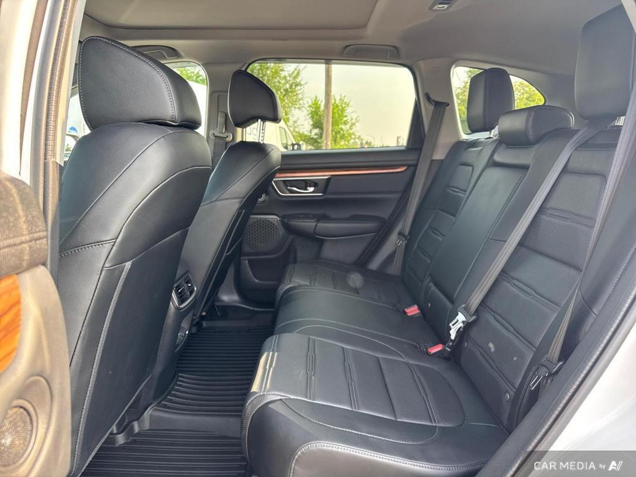 2019 Honda CR-V Touring BACKUP CAM   BLUETOOTH   HTD SEATS   KEYLE Photo