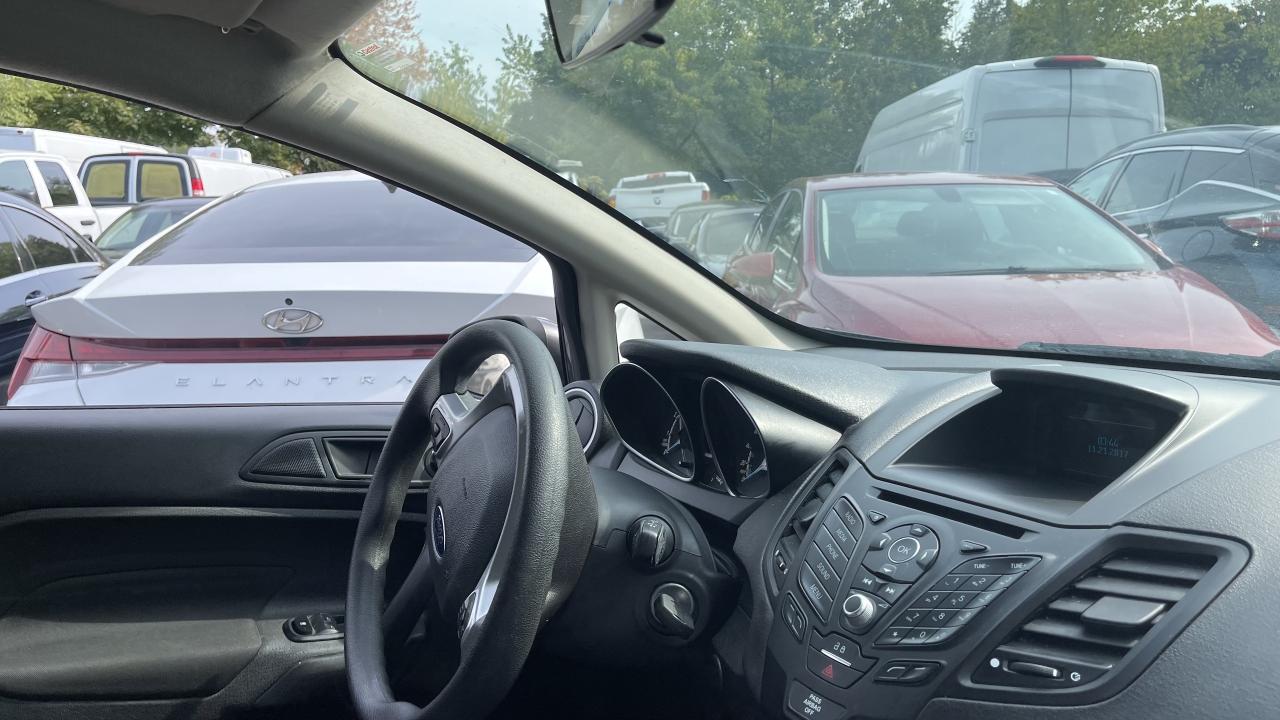 2017 Ford Fiesta 5dr HB SE Photo2