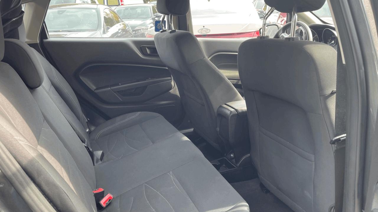 2017 Ford Fiesta 5dr HB SE Photo2