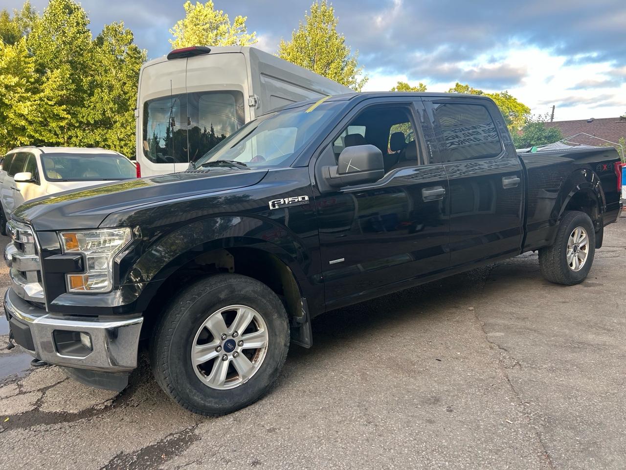 2016 Ford F-150 4WD Supercrew 145 XLT Photo