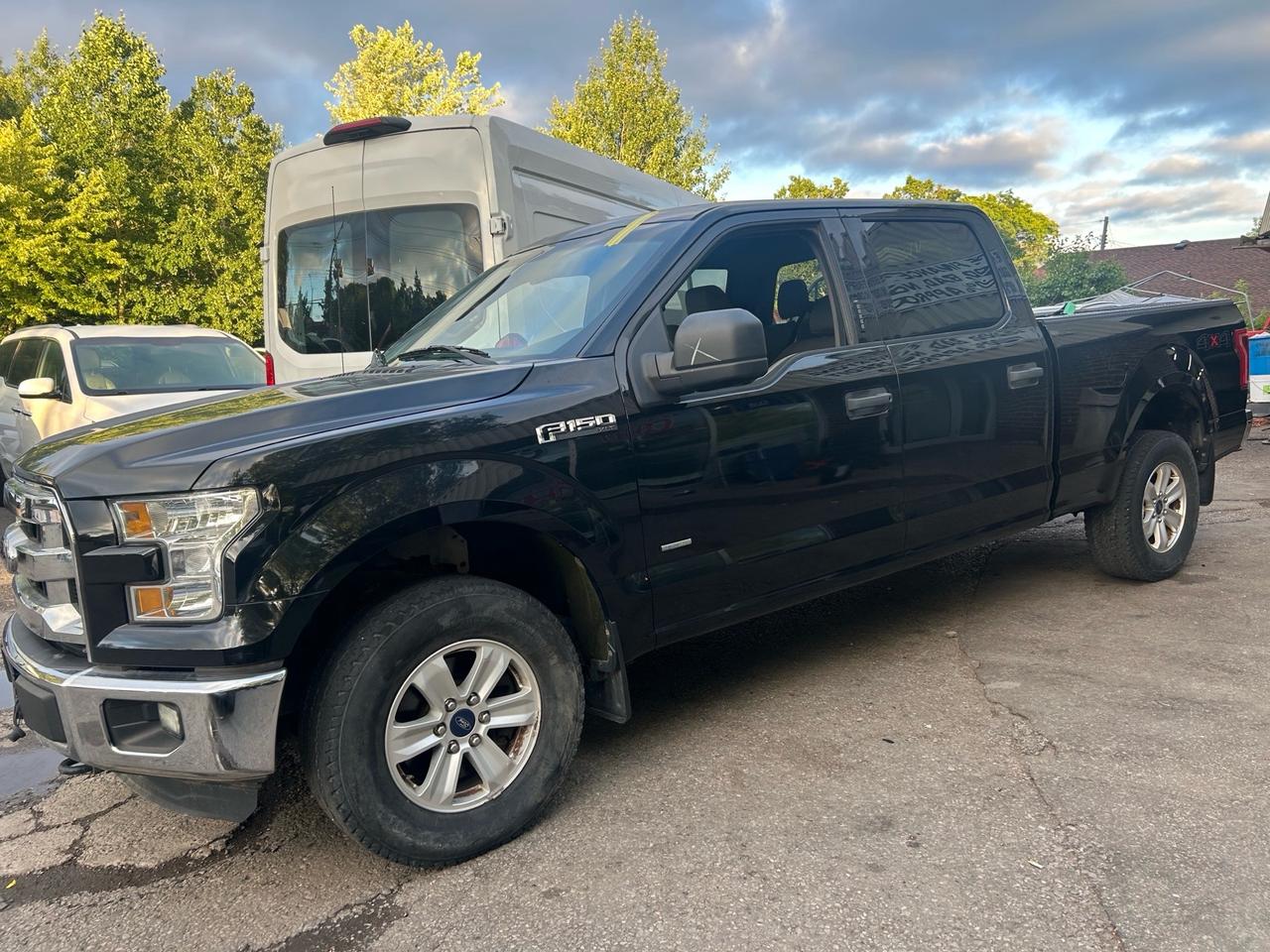 2016 Ford F-150 4WD Supercrew 145 XLT Photo