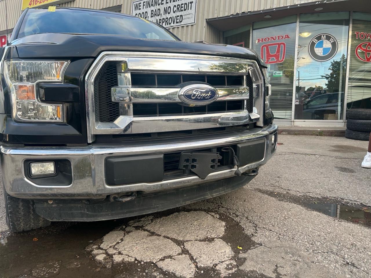 2016 Ford F-150 4WD Supercrew 145 XLT Photo2