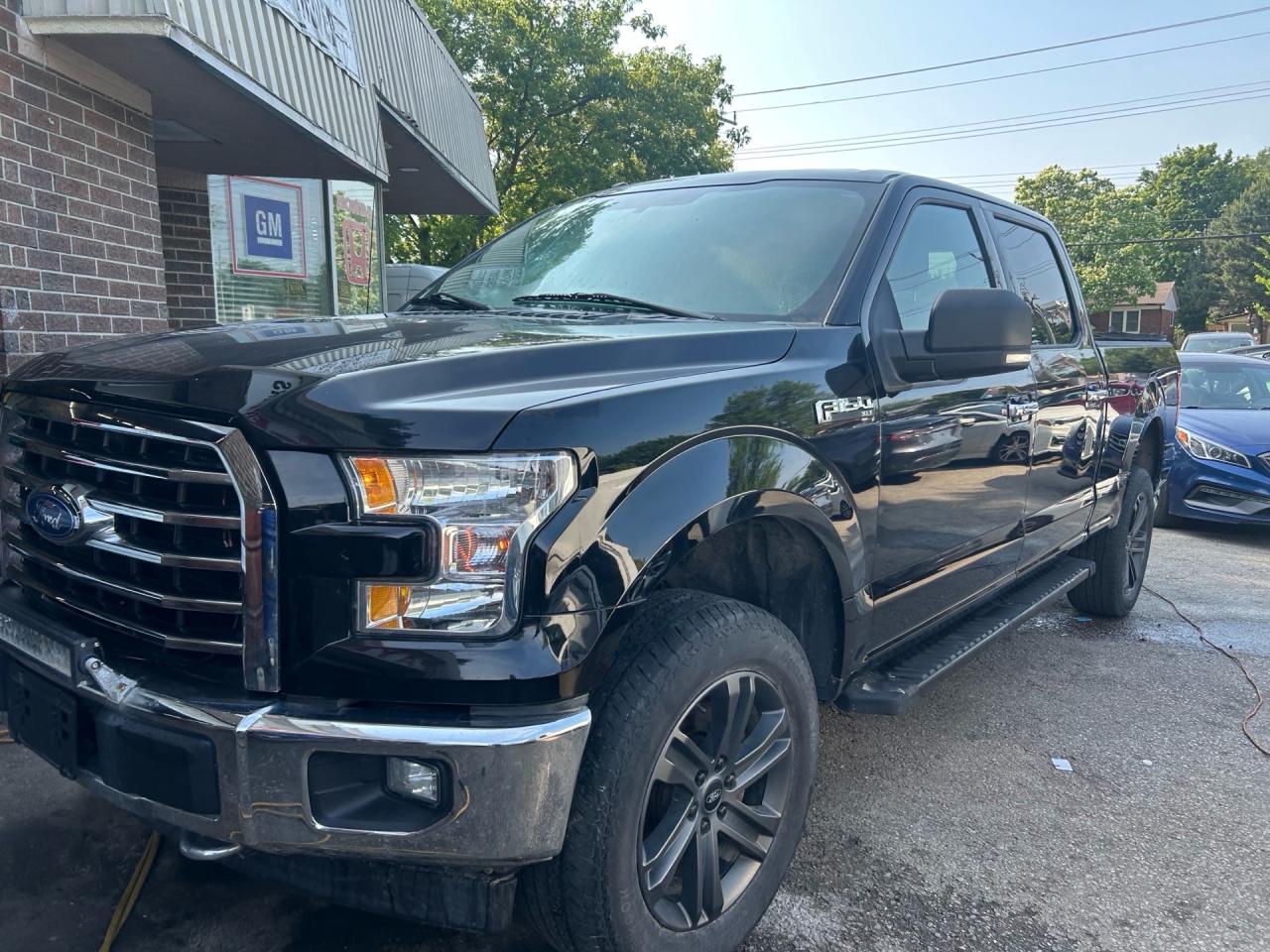 2017 Ford F-150 4WD SuperCrew 145 XL Photo