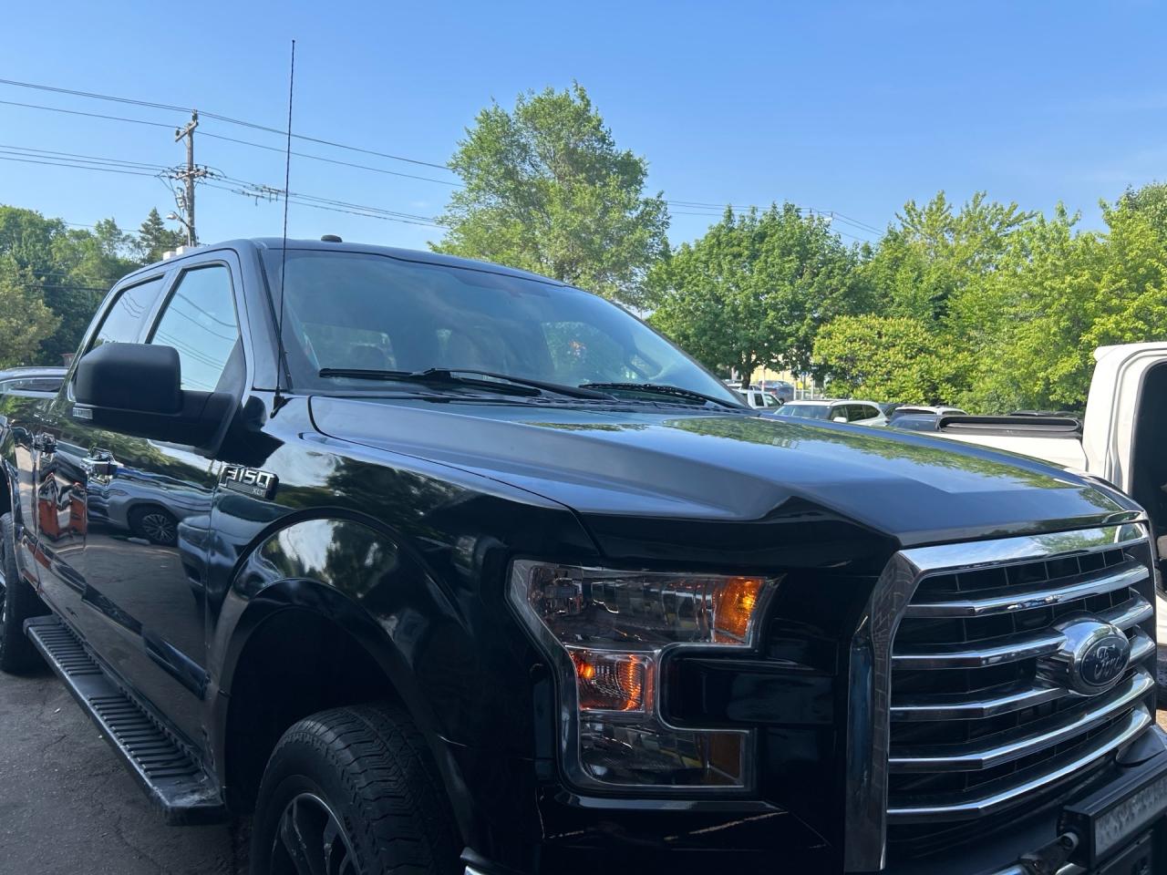 2017 Ford F-150 4WD SuperCrew 145 XL Photo