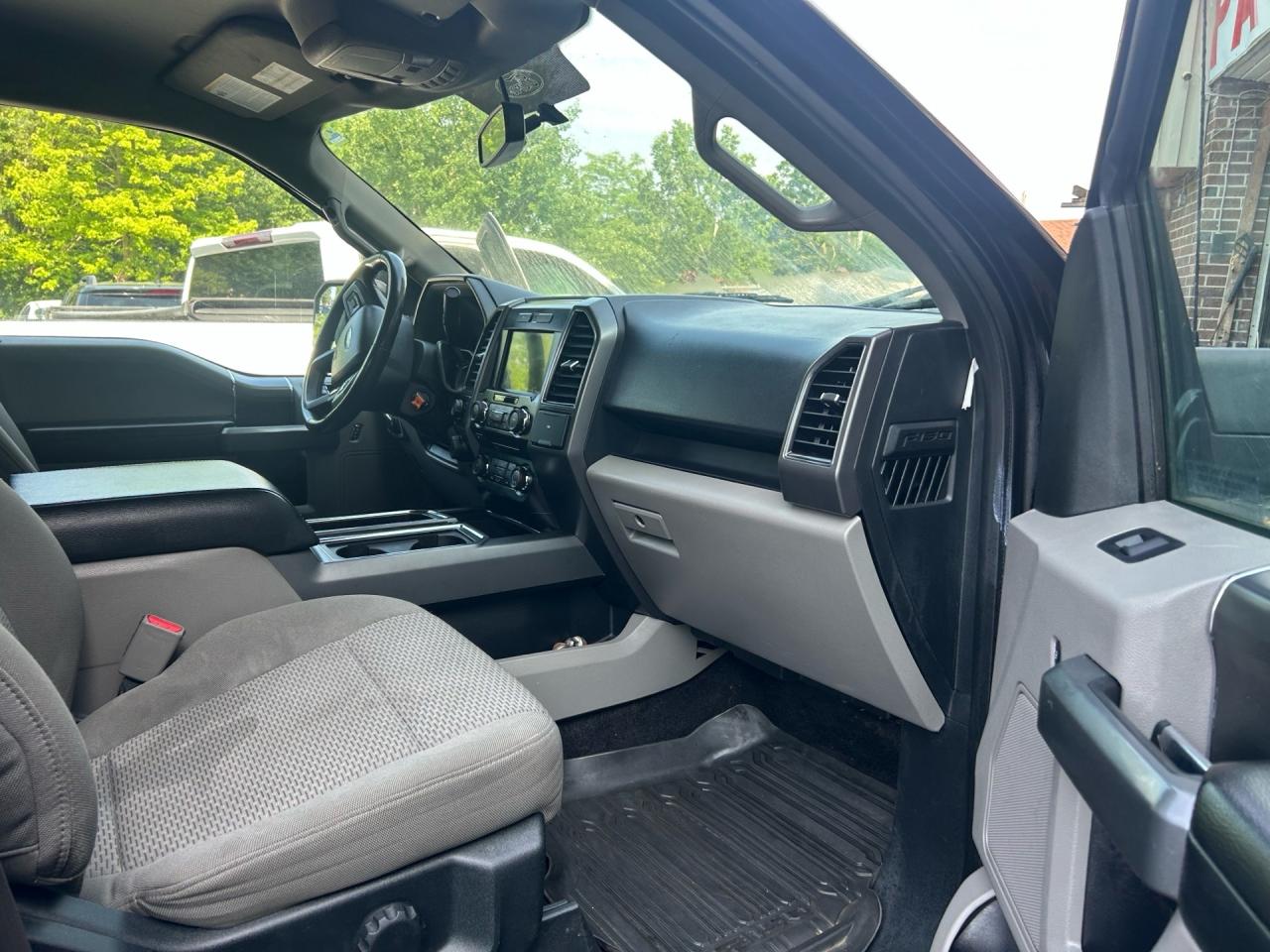 2017 Ford F-150 4WD SuperCrew 145 XL Photo