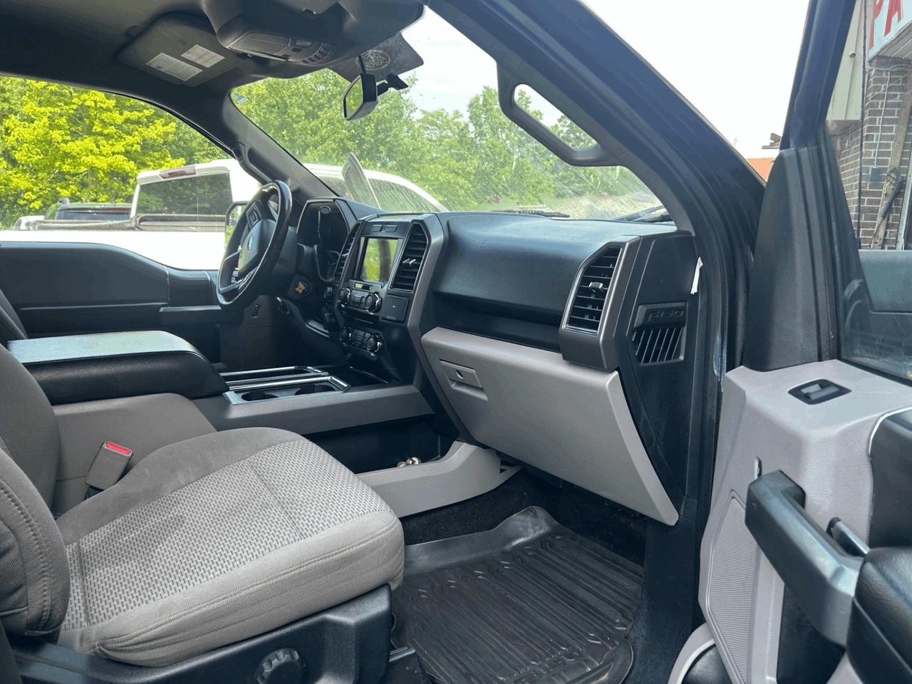 2017 Ford F-150 4WD SuperCrew 145 XL Photo4