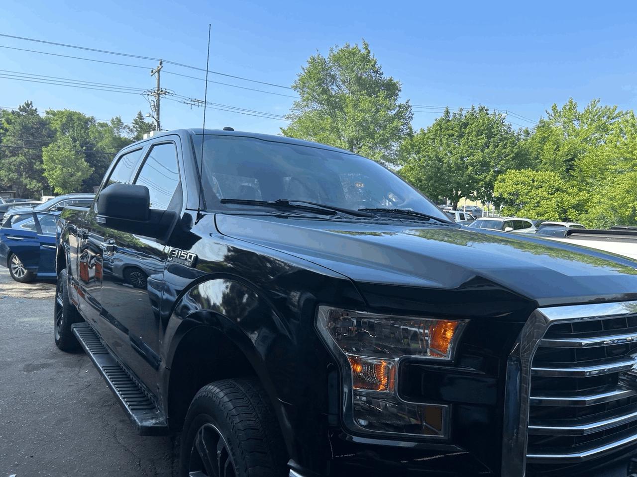 2017 Ford F-150 4WD SuperCrew 145 XL Photo