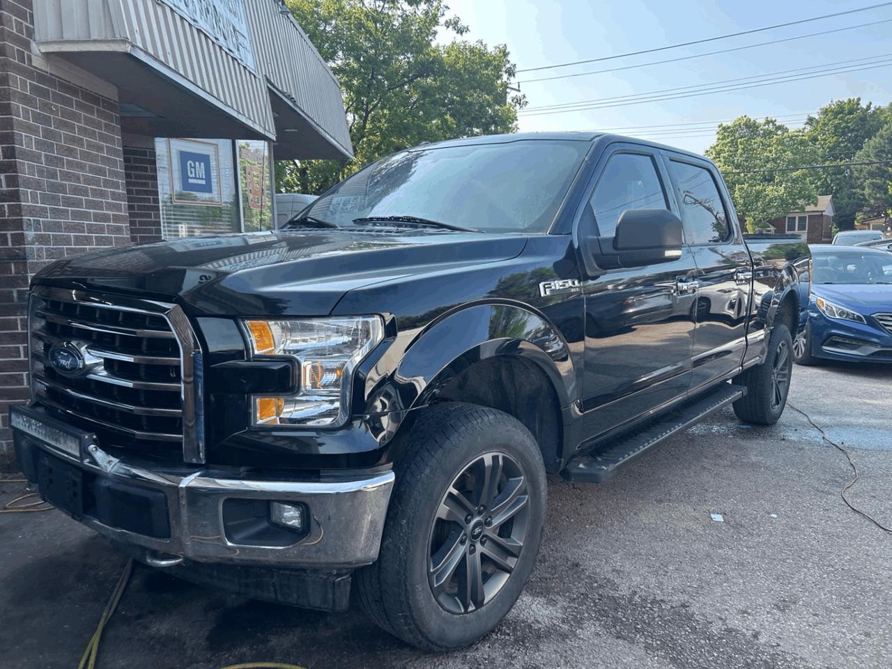 2017 Ford F-150 4WD SuperCrew 145 XL Photo