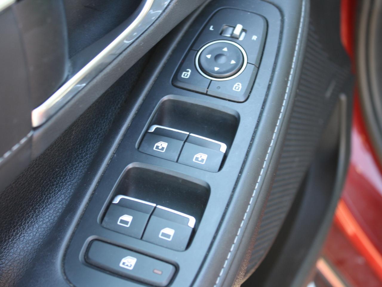 2023 Hyundai Sonata Hybrid Ultimate / Leather / Heated Seats / Sunroof / Nav Photo